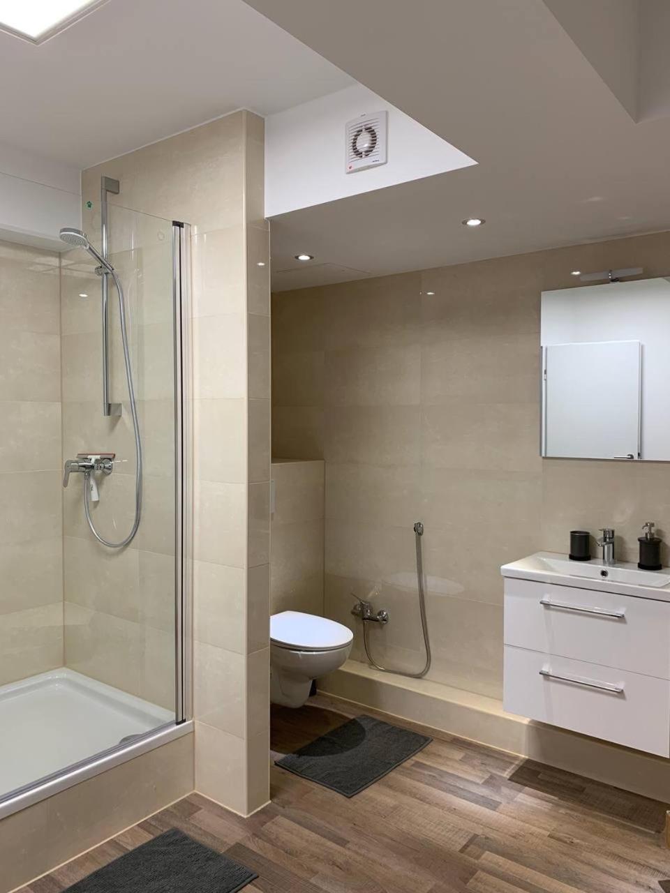 Central Private Rooms In Popular Neighborhood! Köln Ngoại thất bức ảnh